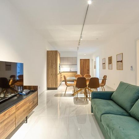 Modern 2Br Apt With Private Terrace & Sofa Bed By 360 Estates เซนต์พอลส์เบย์ ภายนอก รูปภาพ