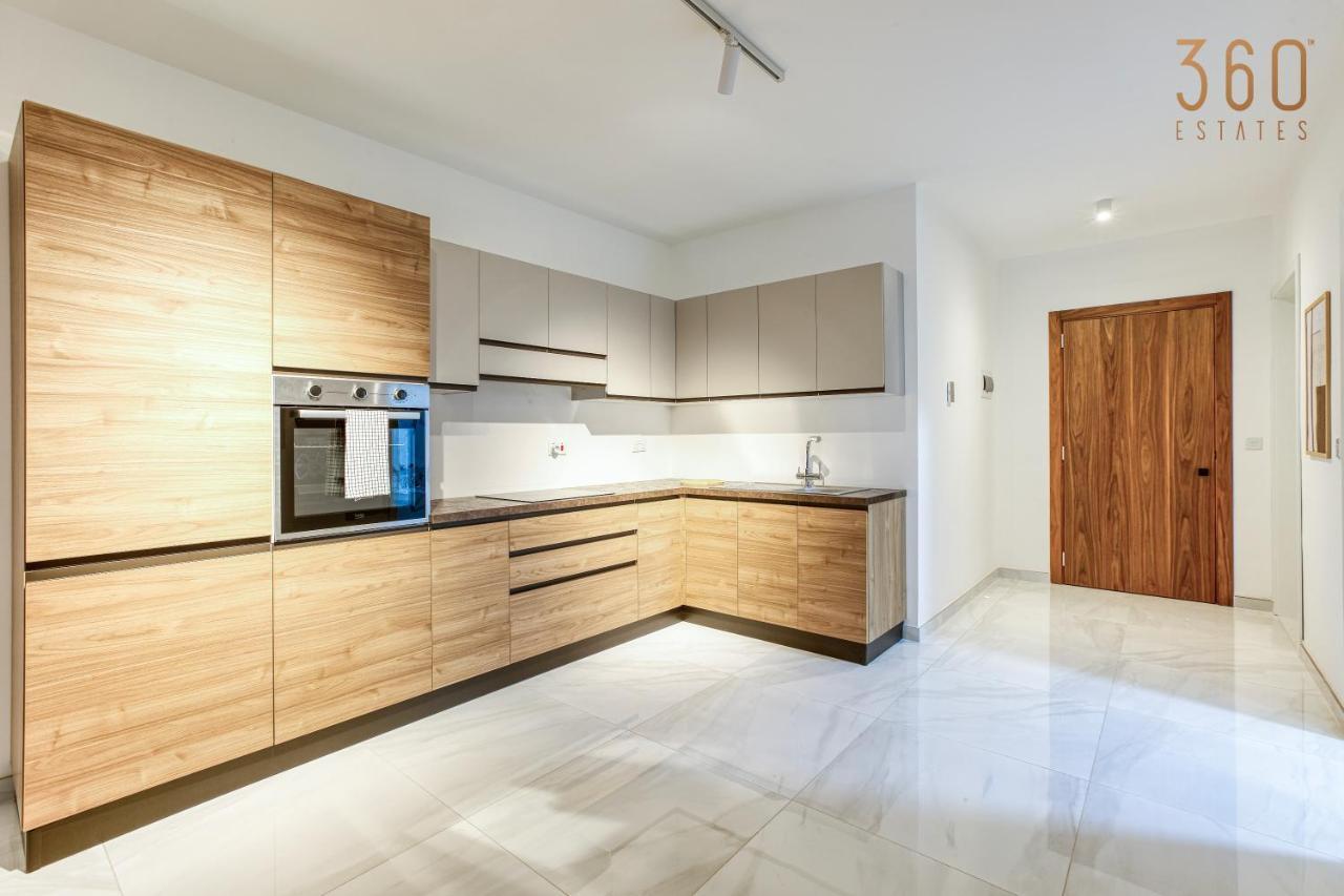 Modern 2Br Apt With Private Terrace & Sofa Bed By 360 Estates เซนต์พอลส์เบย์ ภายนอก รูปภาพ